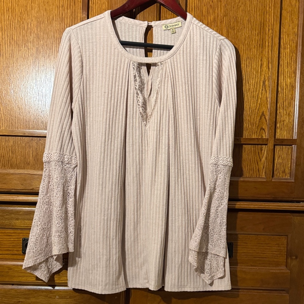 Democracy Angel Bell Sleeve V-neck Lace Accent Keyhole Tunic Boho Romantic Chic